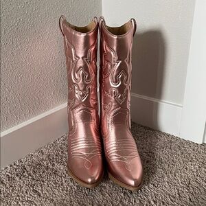 Soda Shiny Pink Heeled Boots